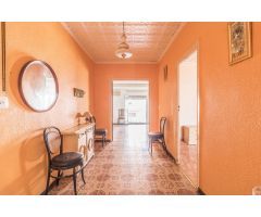 CASA CON BAJO COMERCIAL Y VIVIENDA EN PRIMERA PLANTA