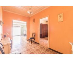 CASA CON BAJO COMERCIAL Y VIVIENDA EN PRIMERA PLANTA