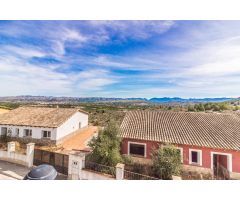 CHALET EN VENTA EN LA BESANA DE LENOVA CON VISTAS PANORÁMICAS