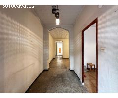 ¡Oportunidad única en Alberic! Se vende planta baja con corral y terraza en planta superior.