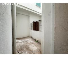 ¡Oportunidad única en Alberic! Se vende planta baja con corral y terraza en planta superior.