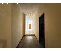 ¡Oportunidad única en Alberic! Se vende planta baja con corral y terraza en planta superior.