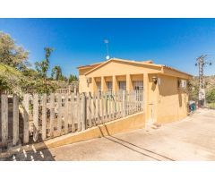 CHALET URBANO CON PISCINA, PISTA DE TENIS Y DE FRONTÓN