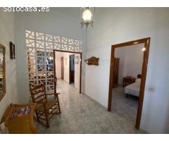 CASA CON PATIO ESQUINERA EN POBLA LLARGA