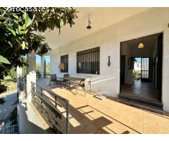 CHALET EN URBANIZACIÓN ALMAGUER CON LUZ ELÉCTRICA