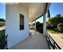 CHALET EN URBANIZACIÓN ALMAGUER CON LUZ ELÉCTRICA