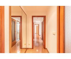 Amplia vivienda en Carlet, con plaza de parking,  luminosa y con vistas