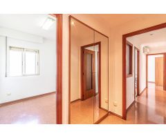 Amplia vivienda en Carlet, con plaza de parking,  luminosa y con vistas