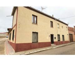 SE VENDE CASA EN CASTROMOCHO
