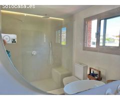 Larga temporada . Se alquila magnífica villa en zona de Playamar ( Torremolinos )