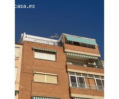 SE VENDE ATICO EN ZONA PUERTO DEPORTIVO  EN 2ª LINEA DE PLAYA (FUENGIROLA)