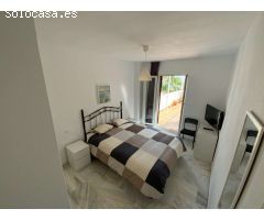 MEDIA TEMPORADA . SE ALQUILA DEL 1.9.24-30.6.25 BONITO APARTAMENTO EN 2ª LINEA DE PLAYA EN BENALMADE