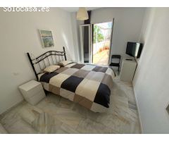MEDIA TEMPORADA . SE ALQUILA DEL 1.9.24-30.6.25 BONITO APARTAMENTO EN 2ª LINEA DE PLAYA EN BENALMADE
