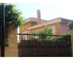SE VENDE BONITO CHALET EN MIJAS