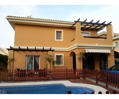 SE VENDE BONITO CHALET EN MIJAS