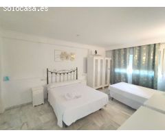 SE VENDE MAGNIFICO APARTAMENTO TOTALMENTE REFORMADO CON VISTAS AL MAR EN BENAMADENA EN 2ª LINEA DE P