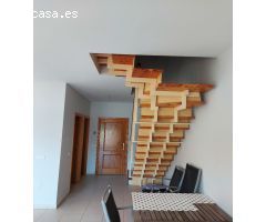SE ALQUILA POR LARGA TEMPORADA BONITO CHALET ADOSADO  (SIN MUEBLES)CON VISTAS AL MAR  EN  (BENALMADE