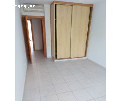 SE ALQUILA POR LARGA TEMPORADA BONITO CHALET ADOSADO  (SIN MUEBLES)CON VISTAS AL MAR  EN  (BENALMADE