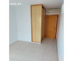 SE ALQUILA POR LARGA TEMPORADA BONITO CHALET ADOSADO  (SIN MUEBLES)CON VISTAS AL MAR  EN  (BENALMADE