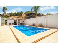 SE ALQUILA POR MEDIA TEMPORADA DESDE 01.10.25-31.05.26 MAGNIFICA VILLA EN BENALMADENA