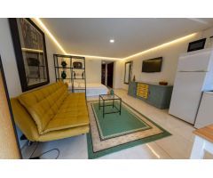 MEDIA TEMPORADA . SE ALQUILA 15.9.24-31.5.25 BONITO ESTUDIO EN CENTRO DE TORREMOLINOS