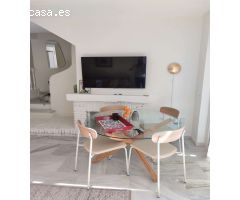 SE VENDE BONITO  DUPLEX AMUEBLADO CON LICENCIA TURISTICA EN CALAHONDA (MIJAS)