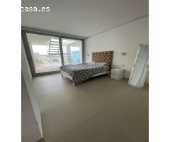 SE ALQUILA POR LARGA TEMPORADA APARTAMENTO DE  LUJO CON VISTAS AL MAR EN FUENGIROLA