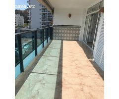 SE VENDE BONITO APARTAMENTO EN 2ª  LINEA DE PLAYA CON VISTAS MAR EN BENALMADENA