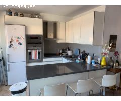 SE VENDE BONITO APARTAMENTO EN 2ª  LINEA DE PLAYA CON VISTAS MAR EN BENALMADENA