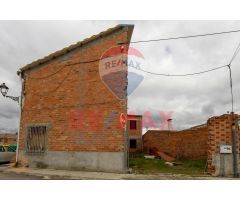 CASA EN CONSTRUCCIÓN CON PROYECTO