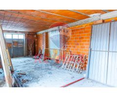 CASA EN CONSTRUCCIÓN CON PROYECTO