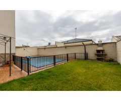 Chalet independiente con piscina