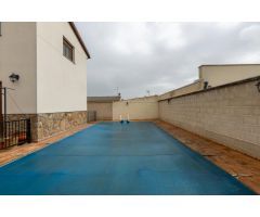 Chalet independiente con piscina