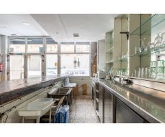 SE VENDE BAR