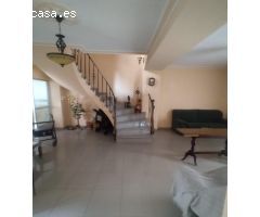 GRAN CASA CON BUEN PATIO Y COCHERA CERRADA EN ZONA PROCESIONAL