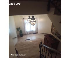 MAGNIFICA CASA, CON GARAJE, NAVE Y LOCAL
