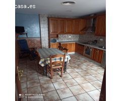 MAGNIFICA CASA, CON GARAJE, NAVE Y LOCAL