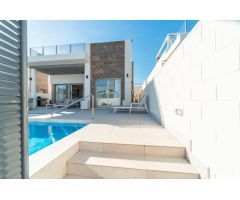 Chalet independiente de 5 dormitorios en Los Dolses, La Zenia