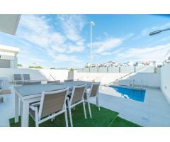 Chalet independiente de 5 dormitorios en Los Dolses, La Zenia