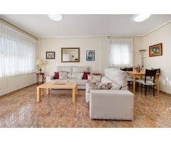 LUMINOSO Y ESPACIOSO PAREADO EN VILLAMARTÍN EN PERFECTO ESTADO