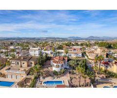 VILLA CON 950M DE PARCELA EN CIUDAD QUESADA