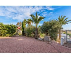 VILLA CON 950M DE PARCELA EN CIUDAD QUESADA