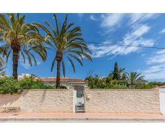Oportundidad villa con 405m2 de parcela moderna con 4 dormitorios en Punta prima