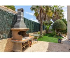 Oportundidad villa con 405m2 de parcela moderna con 4 dormitorios en Punta prima