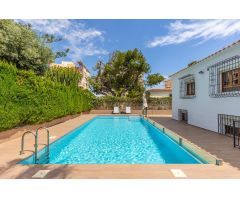Oportunidad villa con 405m2 de parcela y piscina privada en Punta prima