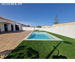 Chalet moderno con piscina privada en Los Balcones, Torrevieja.