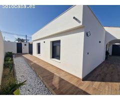 Chalet moderno con piscina privada en Los Balcones, Torrevieja.