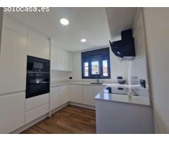 Chalet moderno con piscina privada en Los Balcones, Torrevieja.