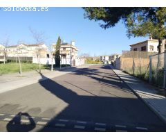 Parcela 501 m2 en esquina en urbanización Los Nogales - Bargas