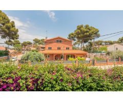 CASA EXCLUSIVA EN VENTA EN CASTELLDEFELS